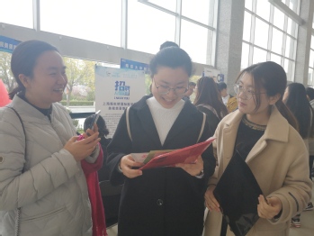 眼视光学专业教师指导就业