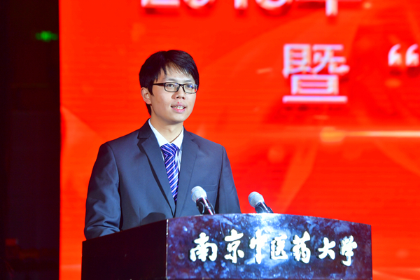 获奖学生代表 第二临床医学院董国启同学发言 获奖学生代表 第二临床医学院董国启同学发言