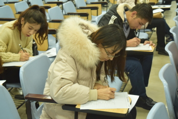 同学们认真填写