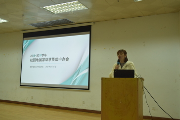 银行工作人员详细讲解